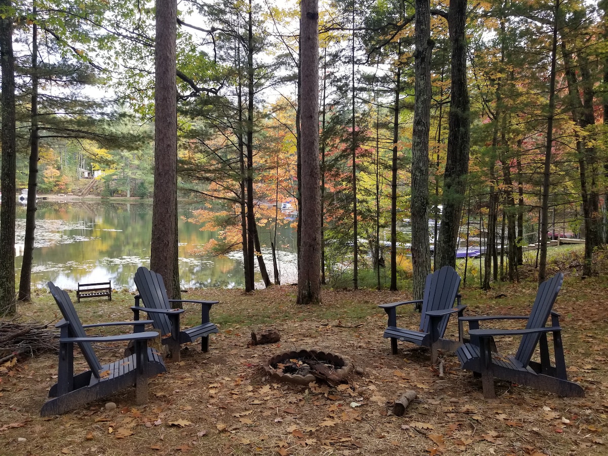 Cozy Minocqua Lakefront Cabin - Close to It All!