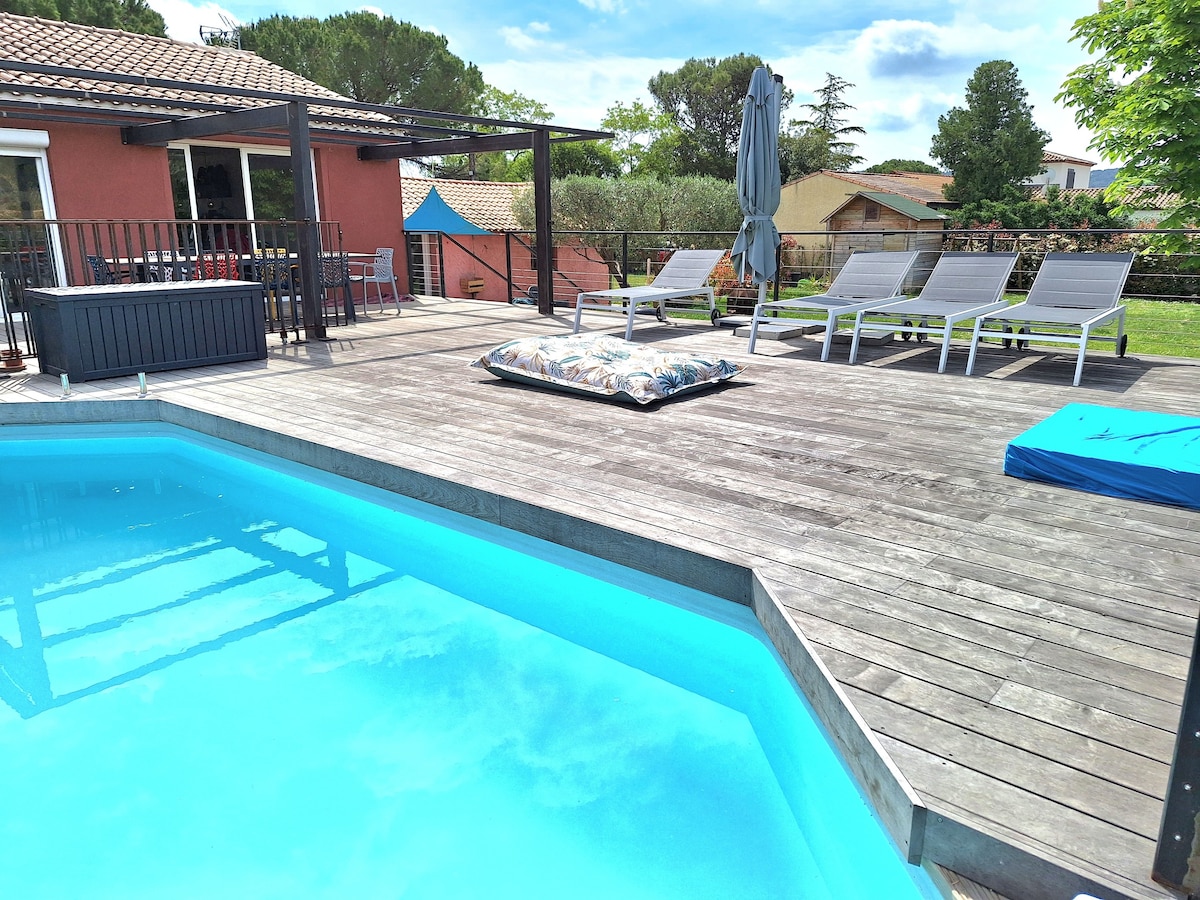 Villa calme et confortable + piscine et dépendance