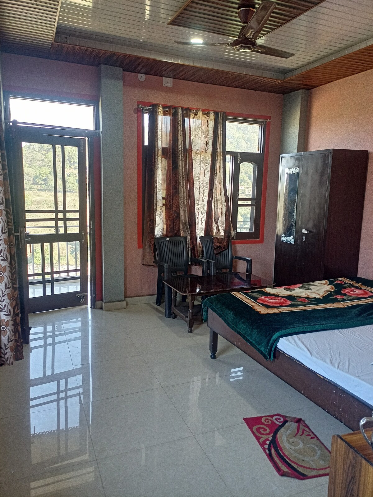 yellowoaks guest house Baijnath