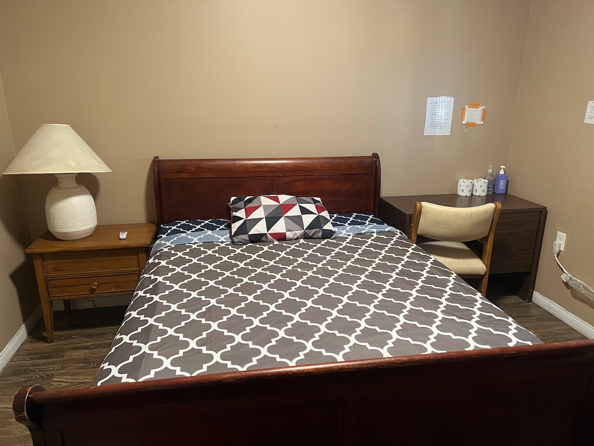 RoomG标准双人床共用卫生间，靠近CSUSB