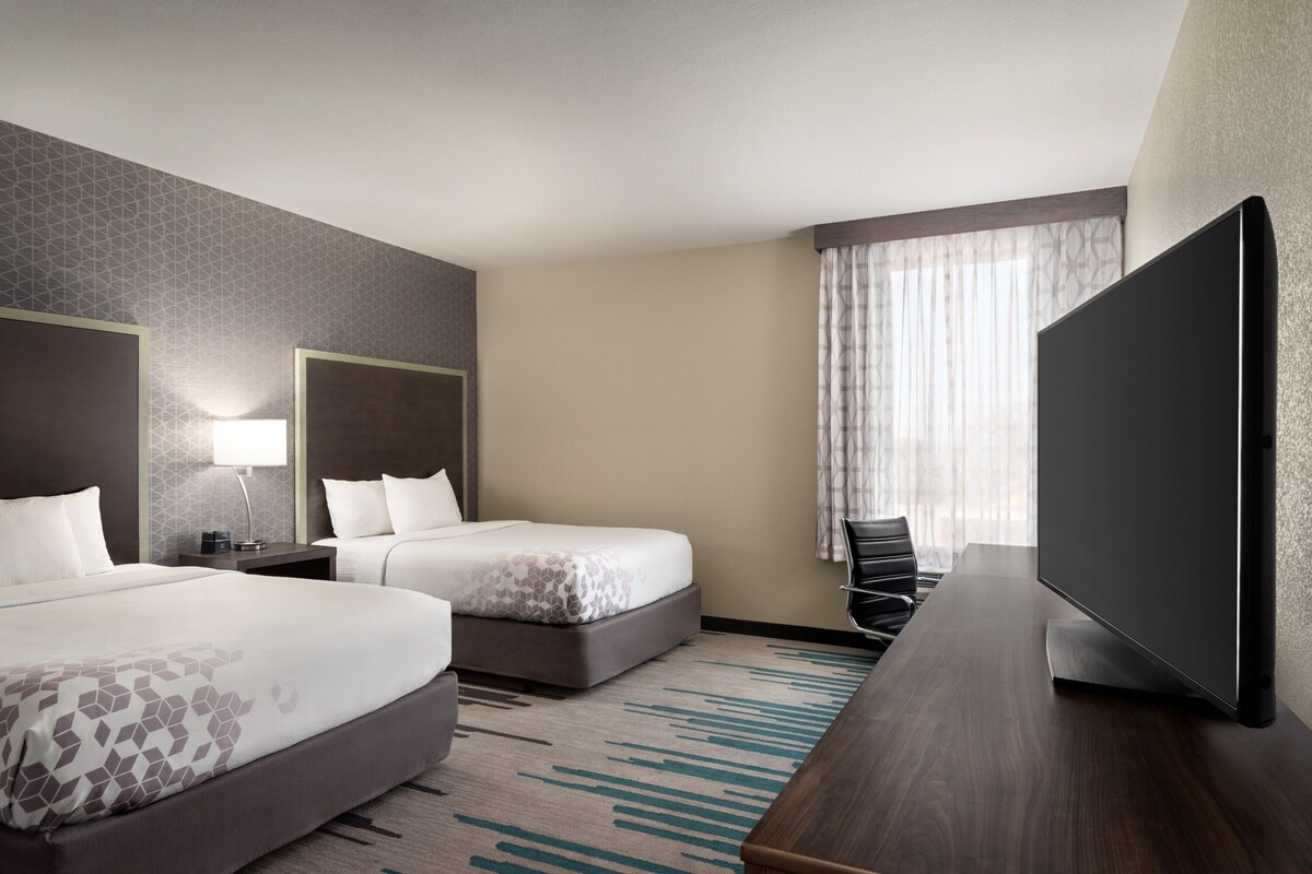 La Quinta酒店和套房双人标准双人床卧室2