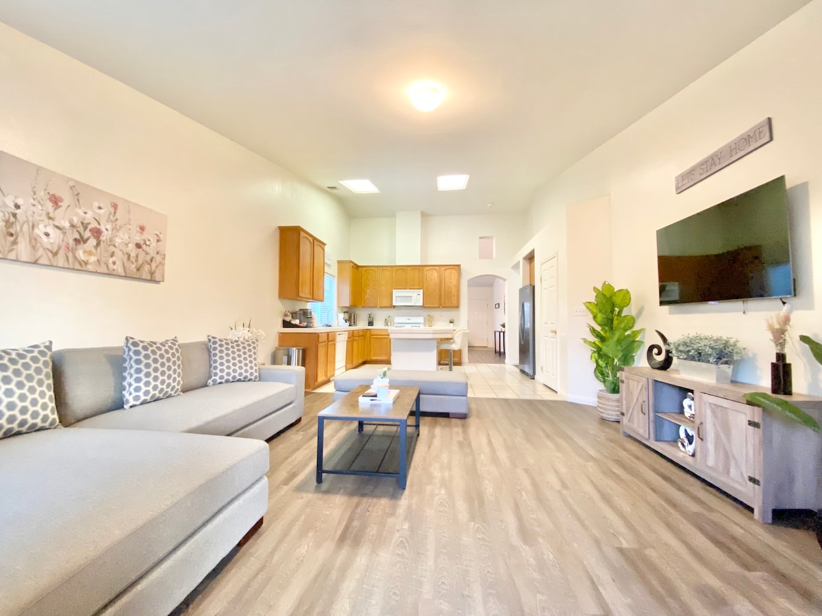 贝克斯菲尔德（ Bakersfield ）宽敞的4间卧室房源/超级舒适的床