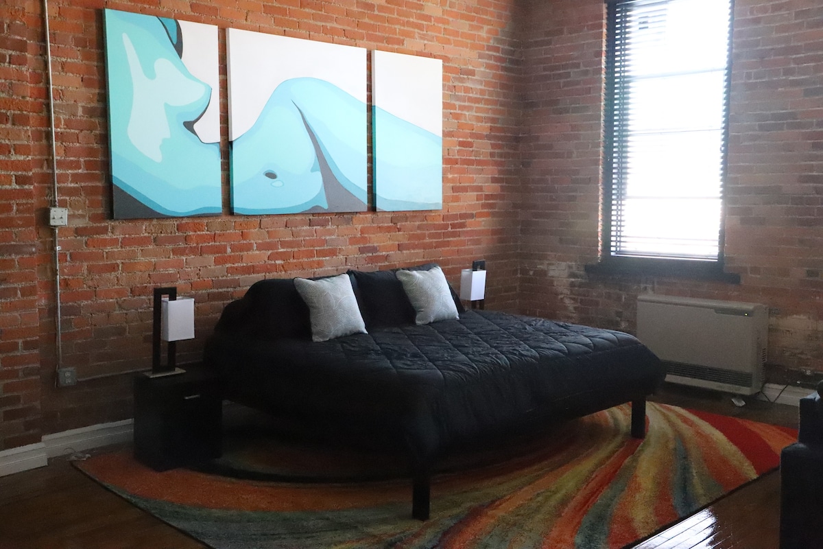 Downtown Contemporary Style Loft 310