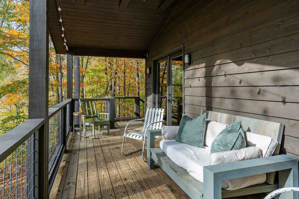 Riverfront cabin near Rock Island