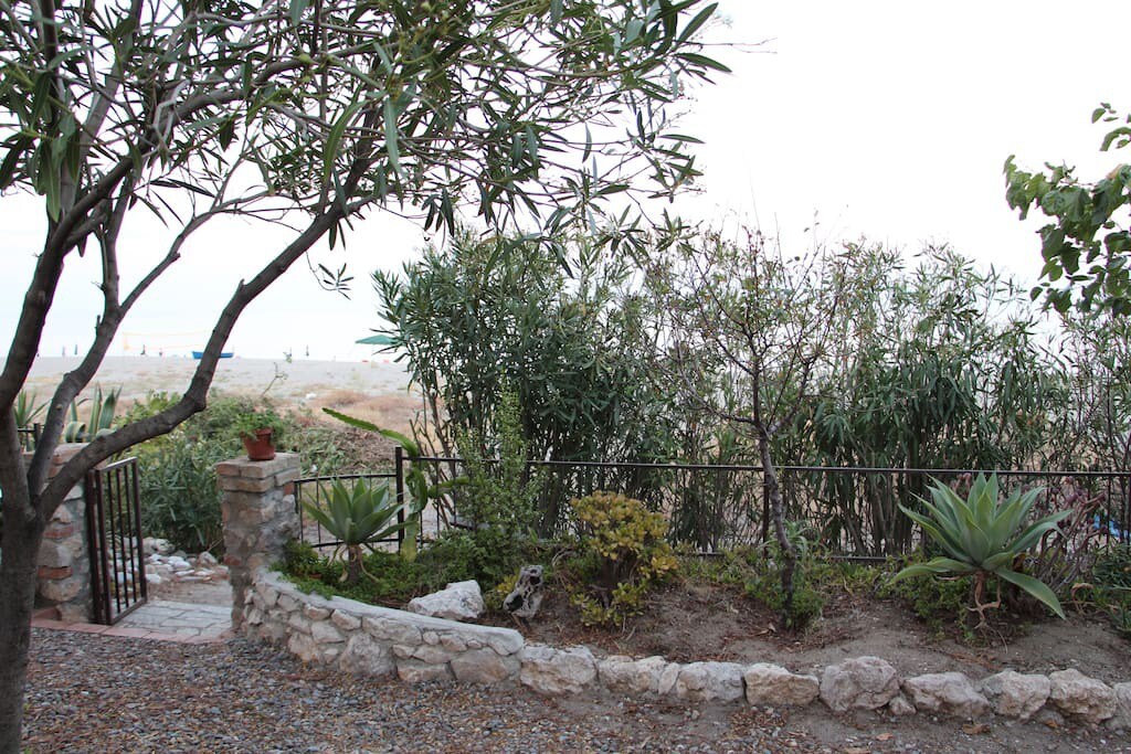 "Ibiscus" Casa con giardino e accesso in spiaggia