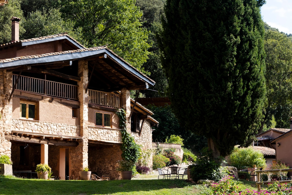 Solà de Baix- casa rural a la Vall de Bianya