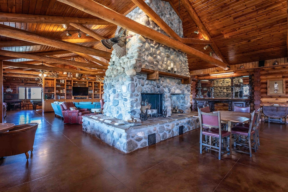 The Lodge at Red River Breaks