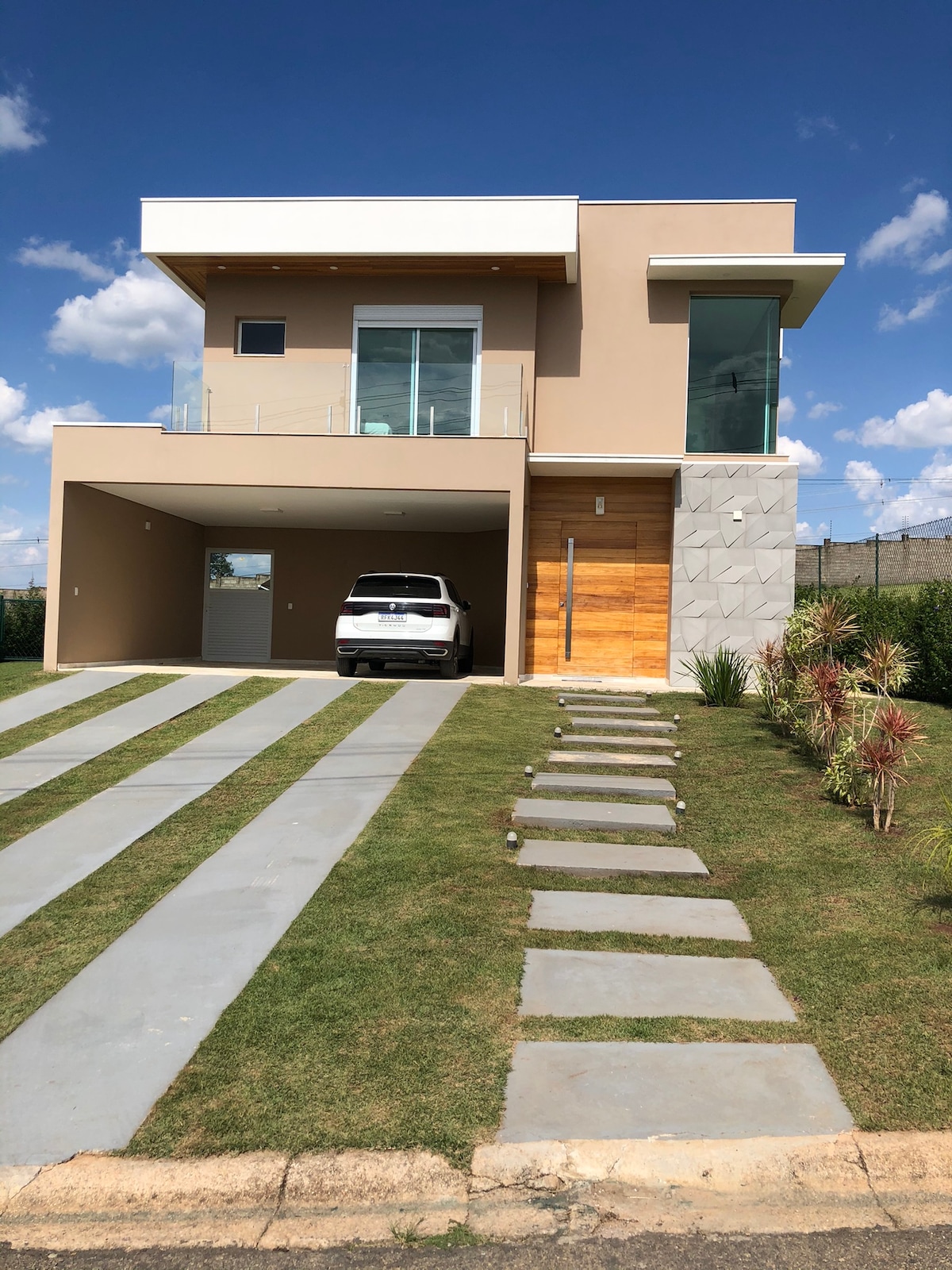 Casa de campo nova de luxo perto de São Paulo