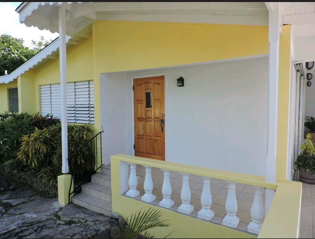 Beautiful 4 bedroom 3 bathroom Villa with pool