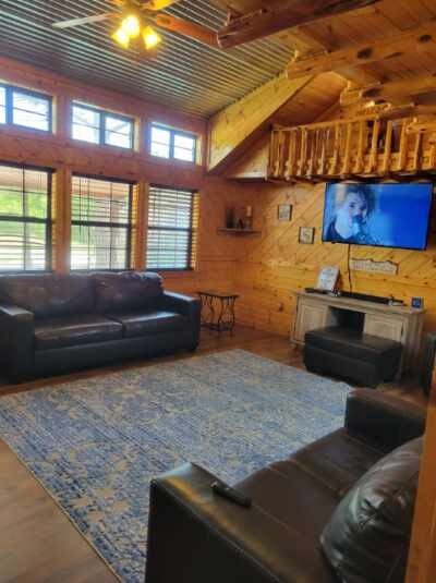 普罗克特湖边的舒适小木屋