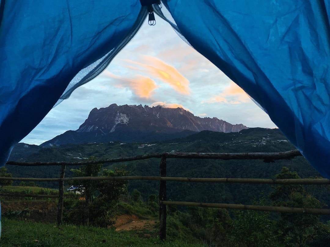 可观赏基纳巴卢山美景的露营，可容纳2人