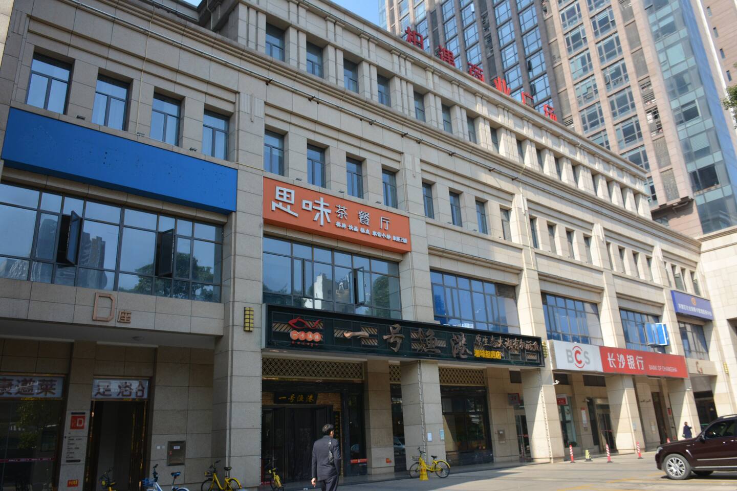 火车站锦泰广场地铁口温馨自助入住公寓