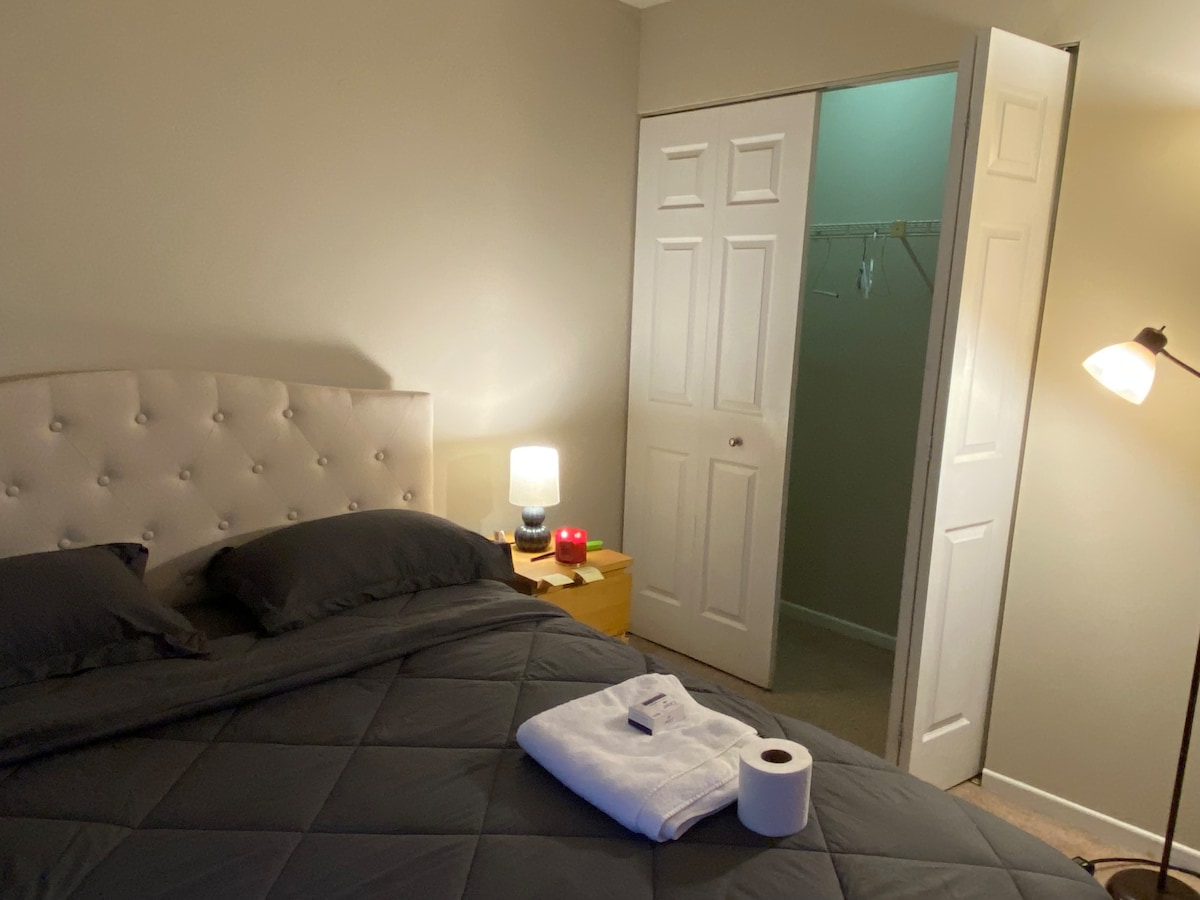 Private room in 2BR Unit w/wifi+washer+dryer