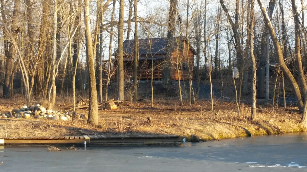 韦伯斯特湖畔带私人码头的海湾钓鱼小屋