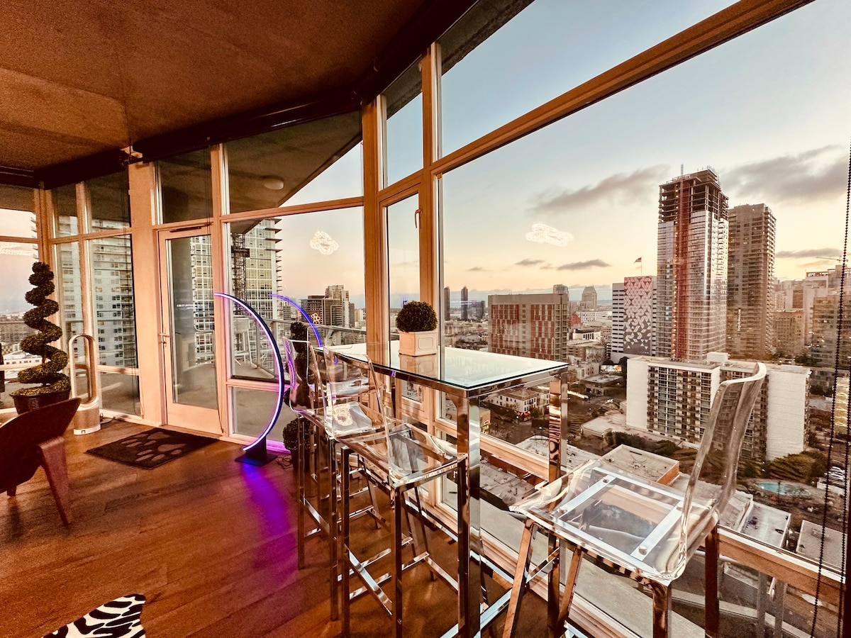High-Rise 1BR/1 Office w/ Amazing Views