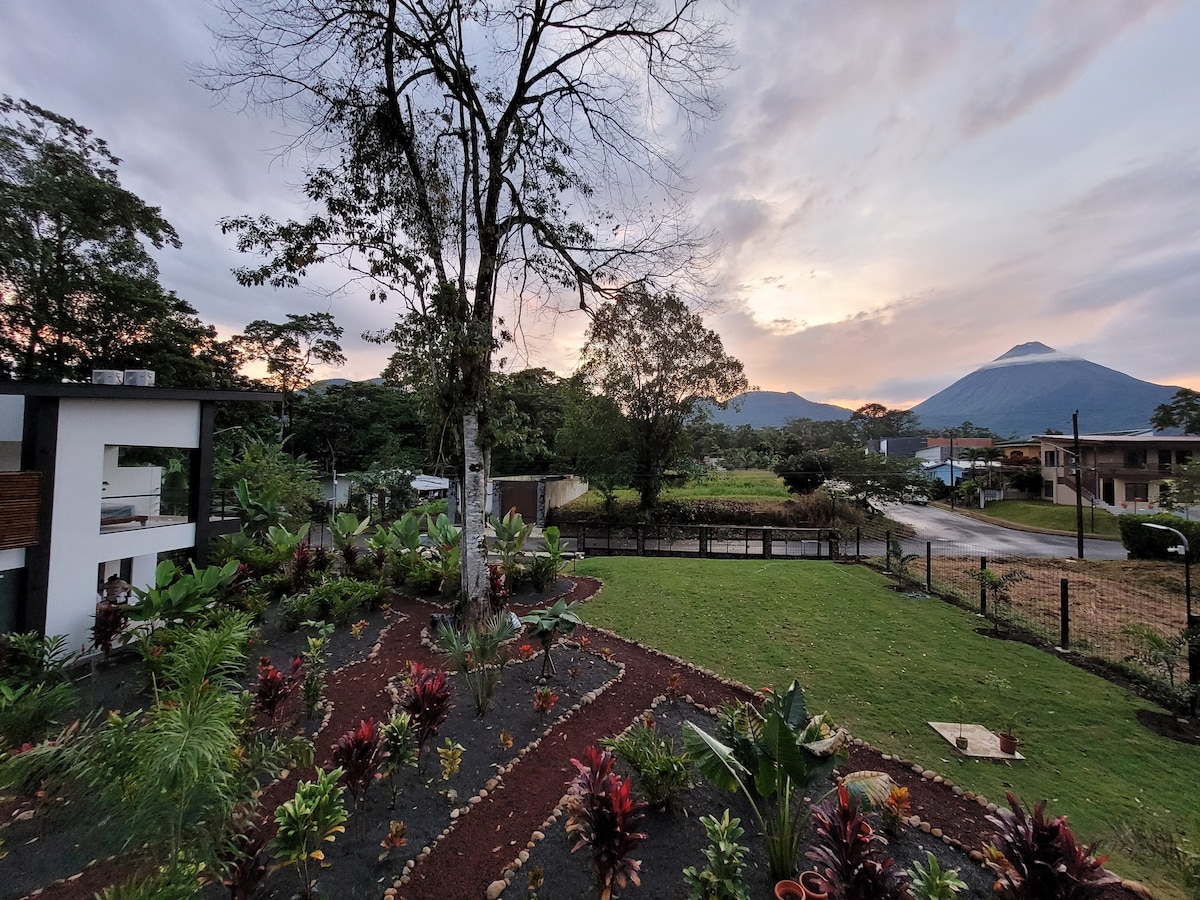 Nalux Villa Fortuna (Volcano View + Jacuzzi)