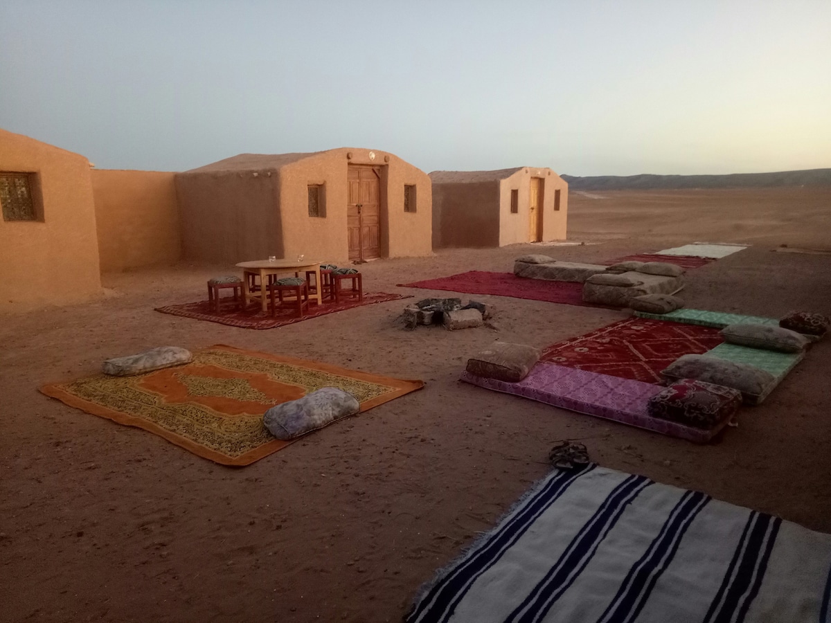 露营和骆驼徒步之旅：和平撒哈拉