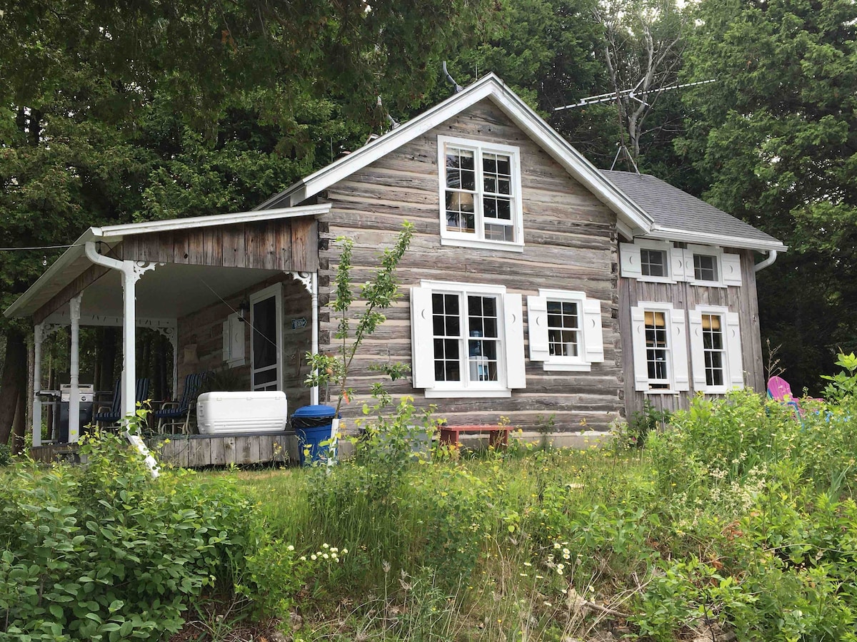 Door County Retreat Historic Cabin on the Bay