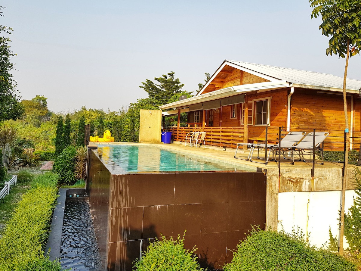 wooden cabin with pool for 5-6 people