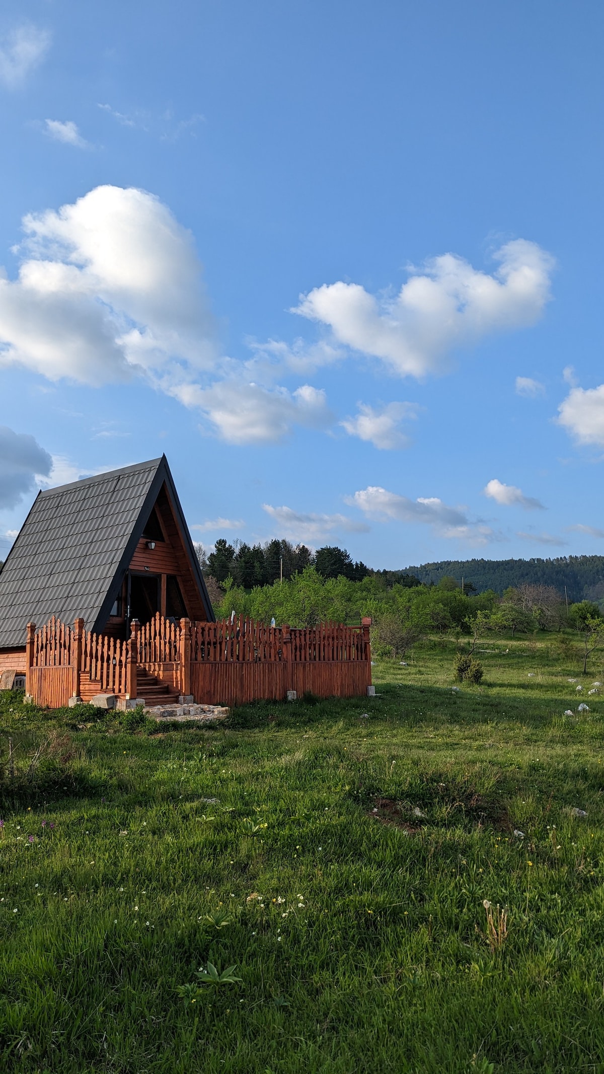 松木小屋出租/带露台的小木屋