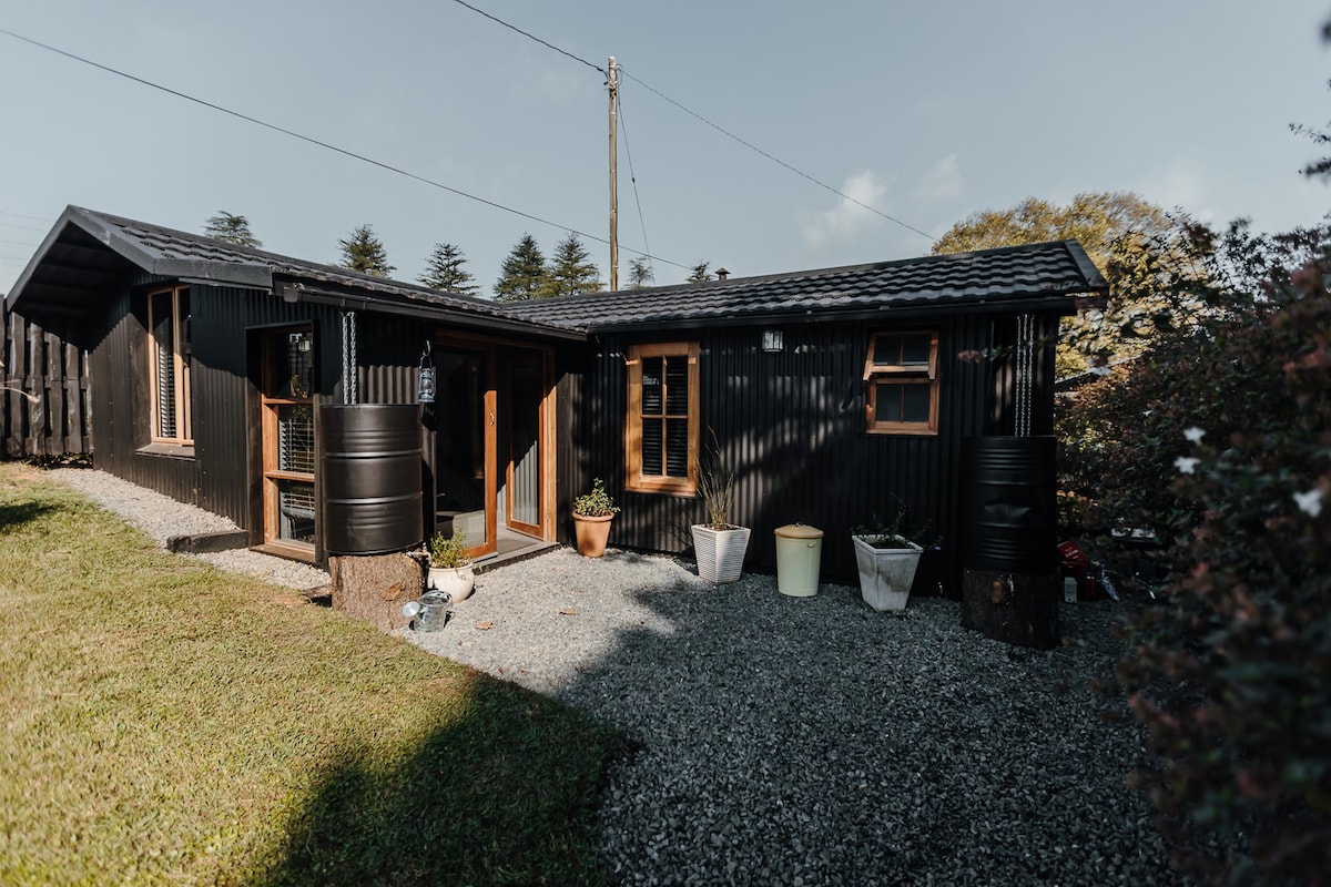 THE FARRIERS - Unique Upcycled Cottage