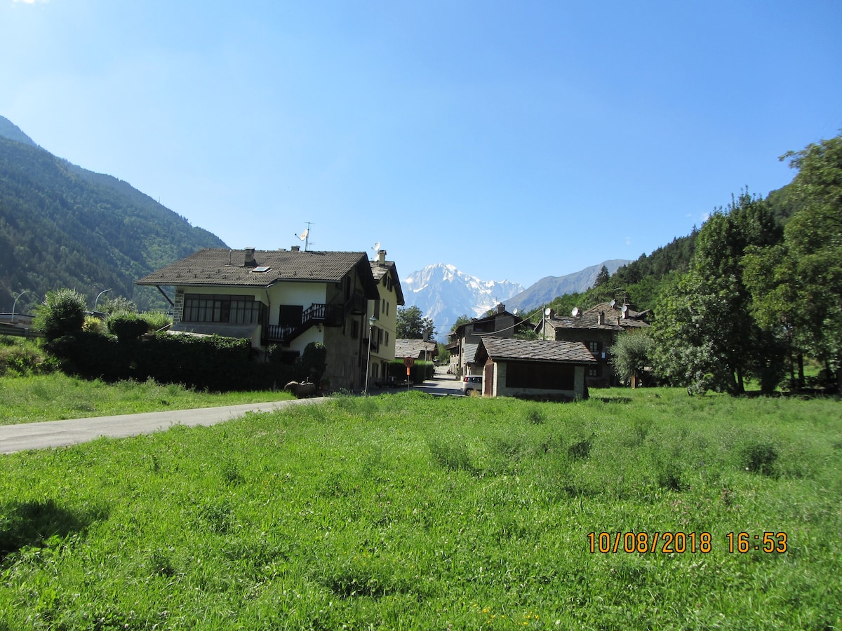 库马约尔（ Courmayeur ）附近的自炊式住宿