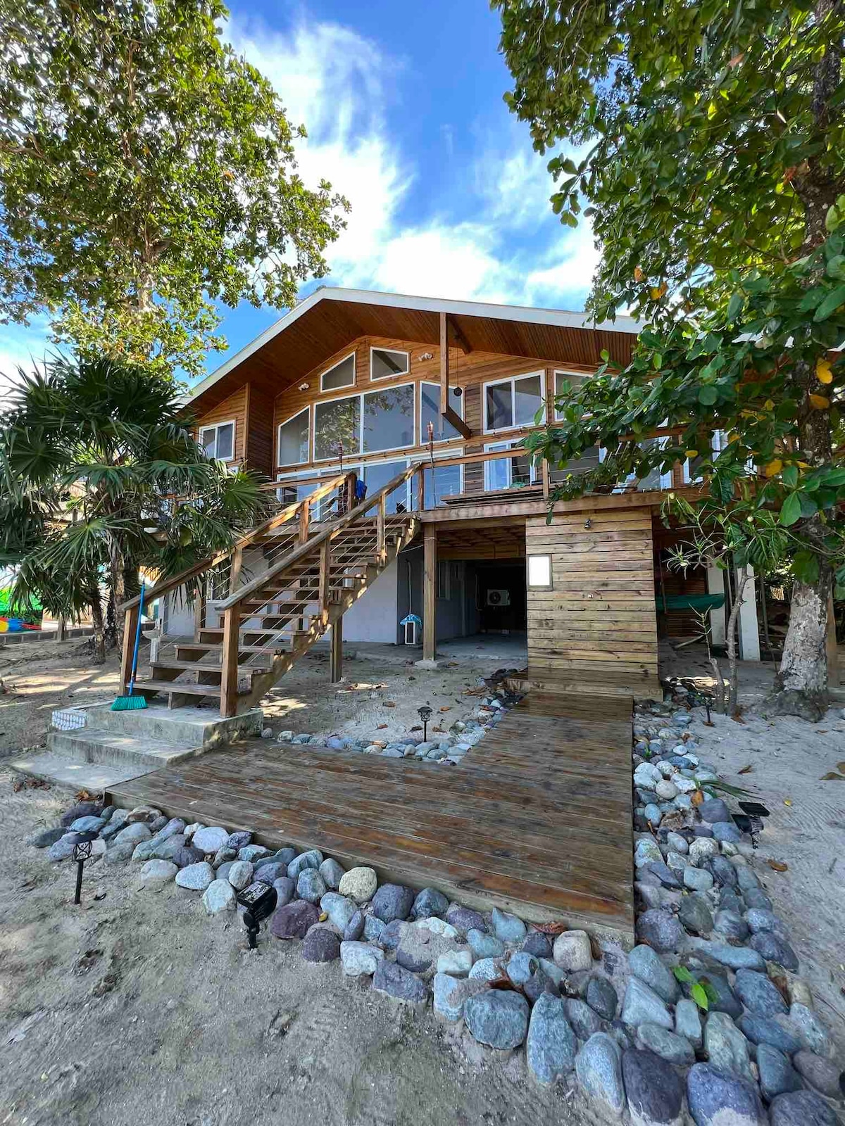 Spacious Beach House Hideaway (Casa Ohana Kai’)
