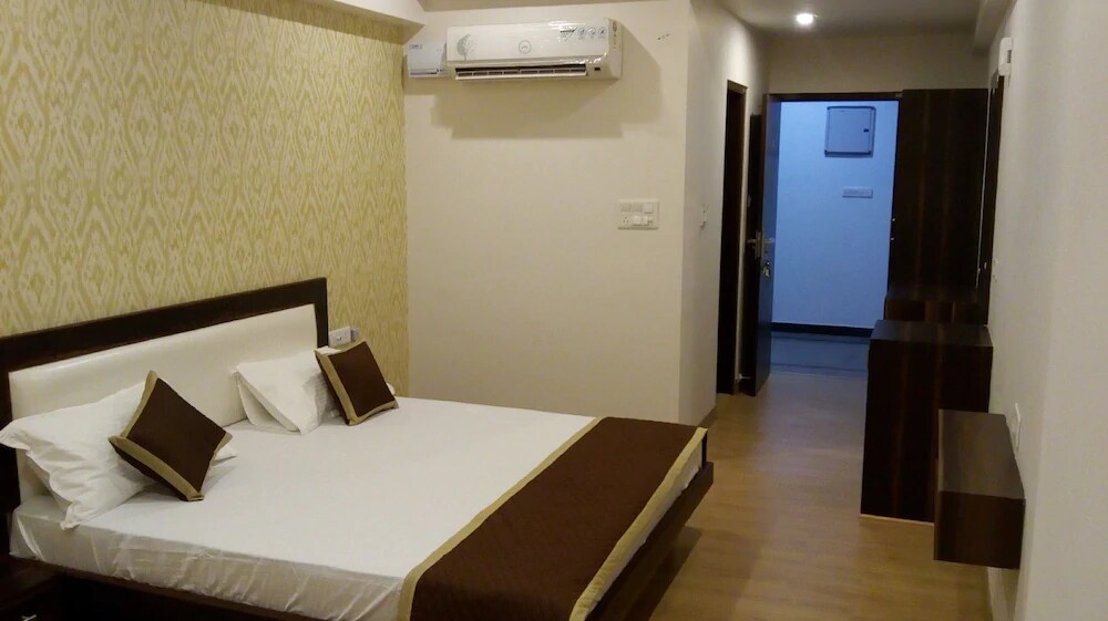 Deluxe Room in Hotel Sarvmangla Garden