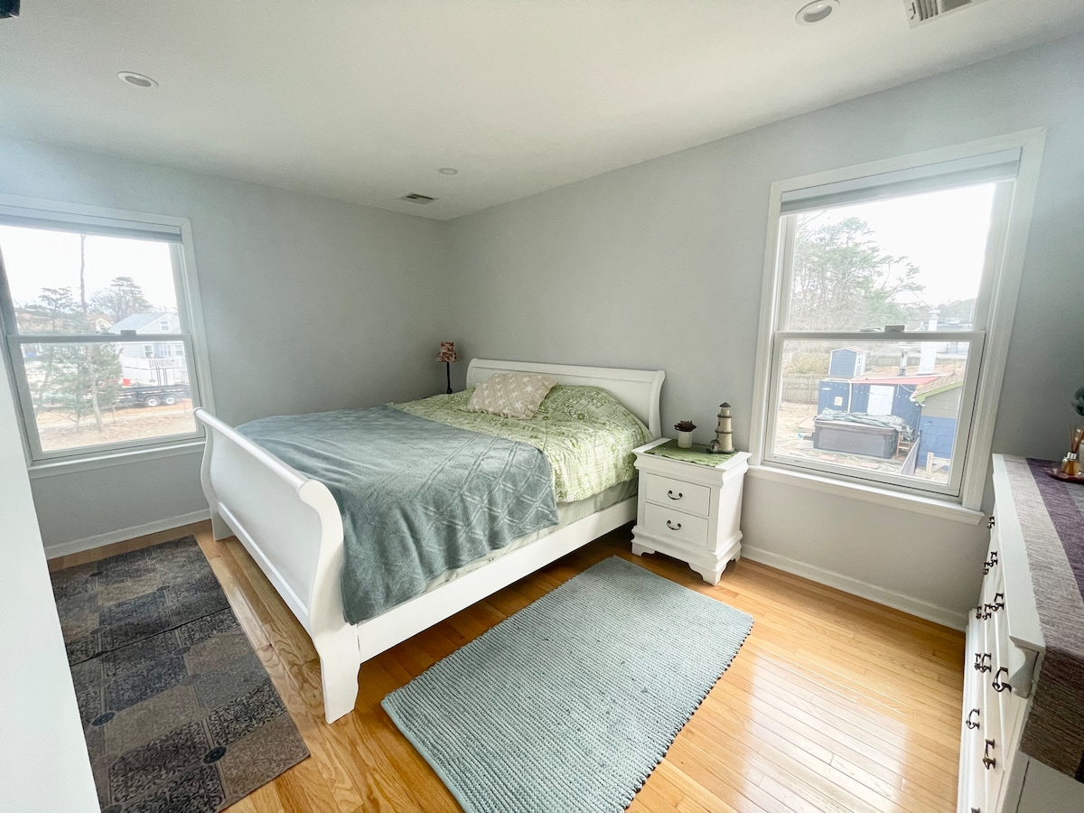 King Bedroom w/ private bath