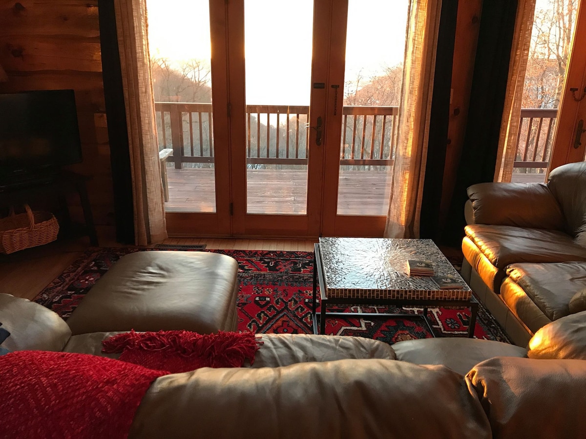 RIVERVIEW CABIN, hot tub, GRANDVIEW of Mississippi