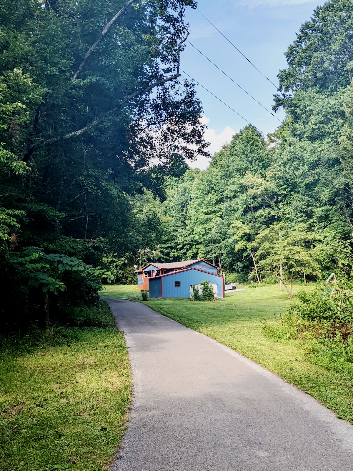 Private 3b/2ba country home on 13+ acres