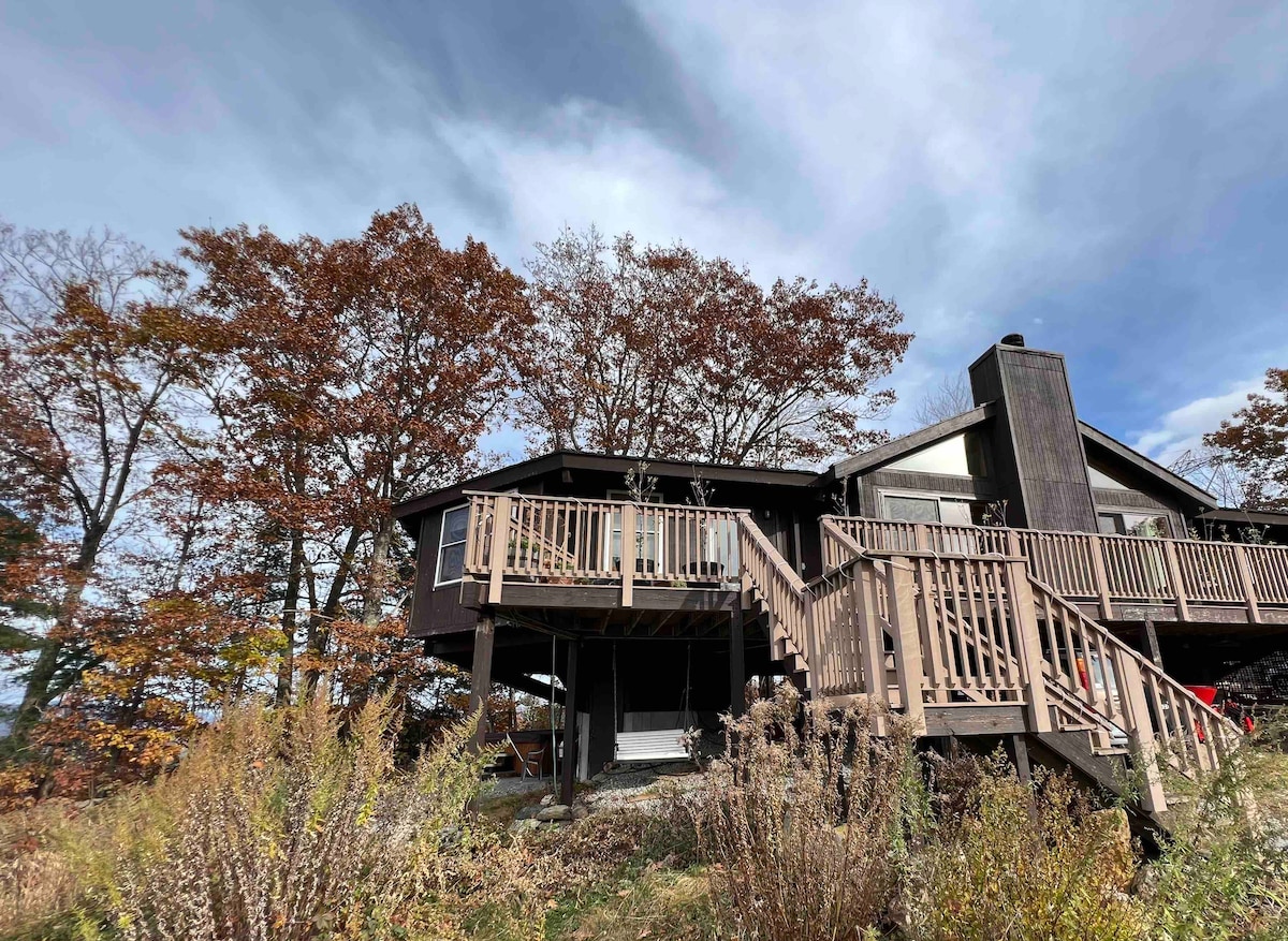 Quiet Retreat: Apple Orchard & Mountain Views