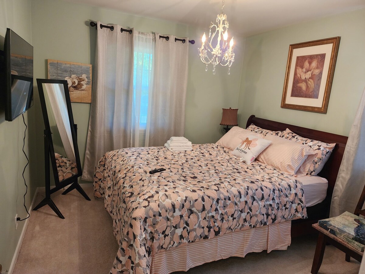 Lovely beautiful 1 bedroom with 1 queen bed