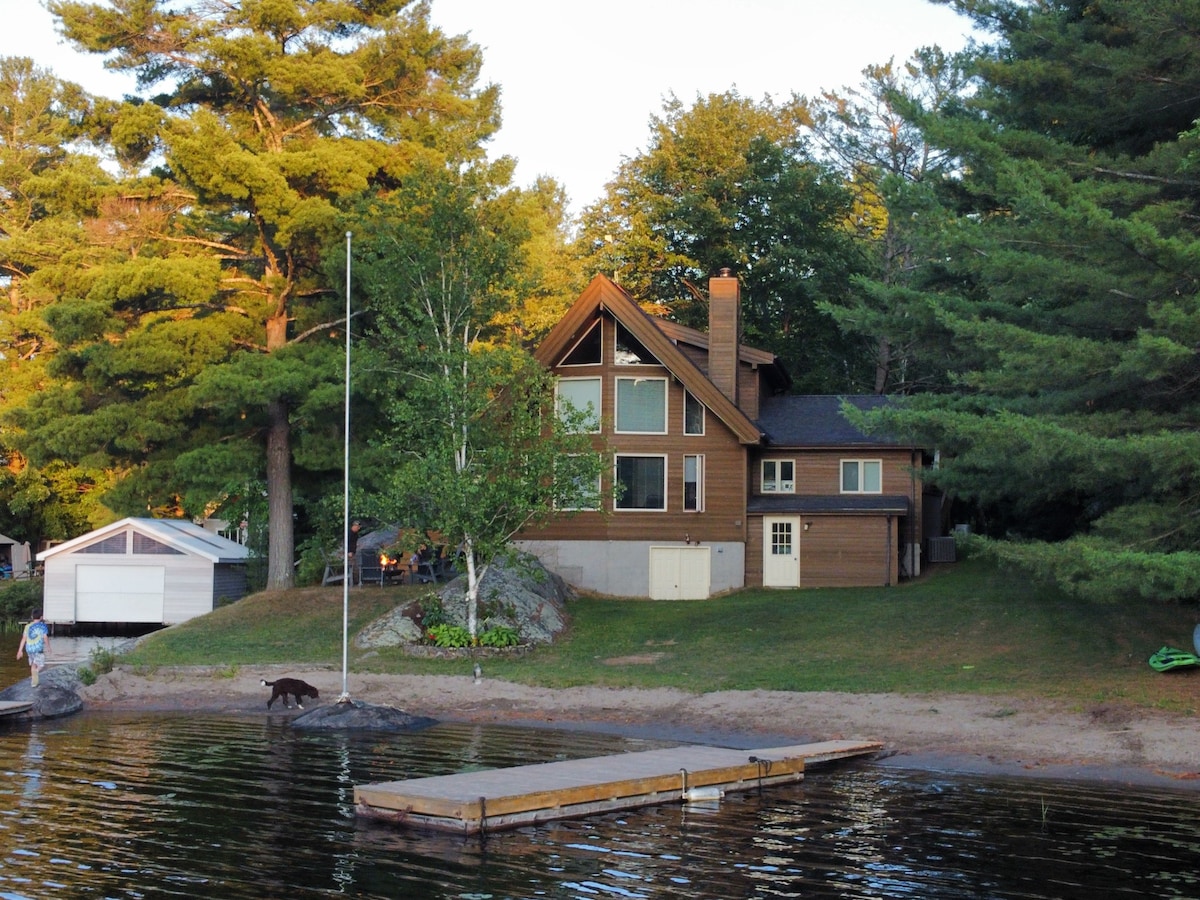 位于美丽的Muskoka的Muldrew Lake Cottage ！