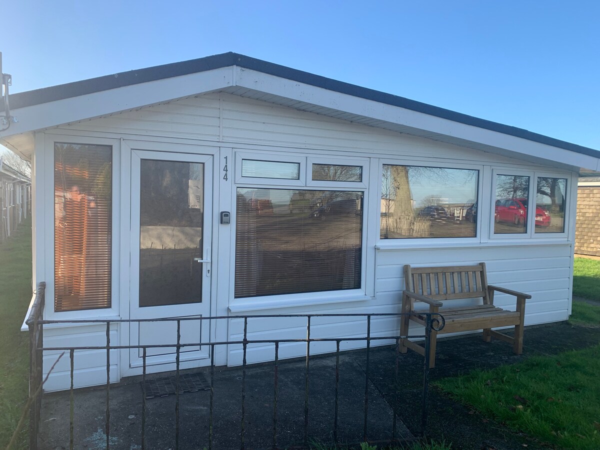 Dartmouth Detached Chalet 144 Free Parking