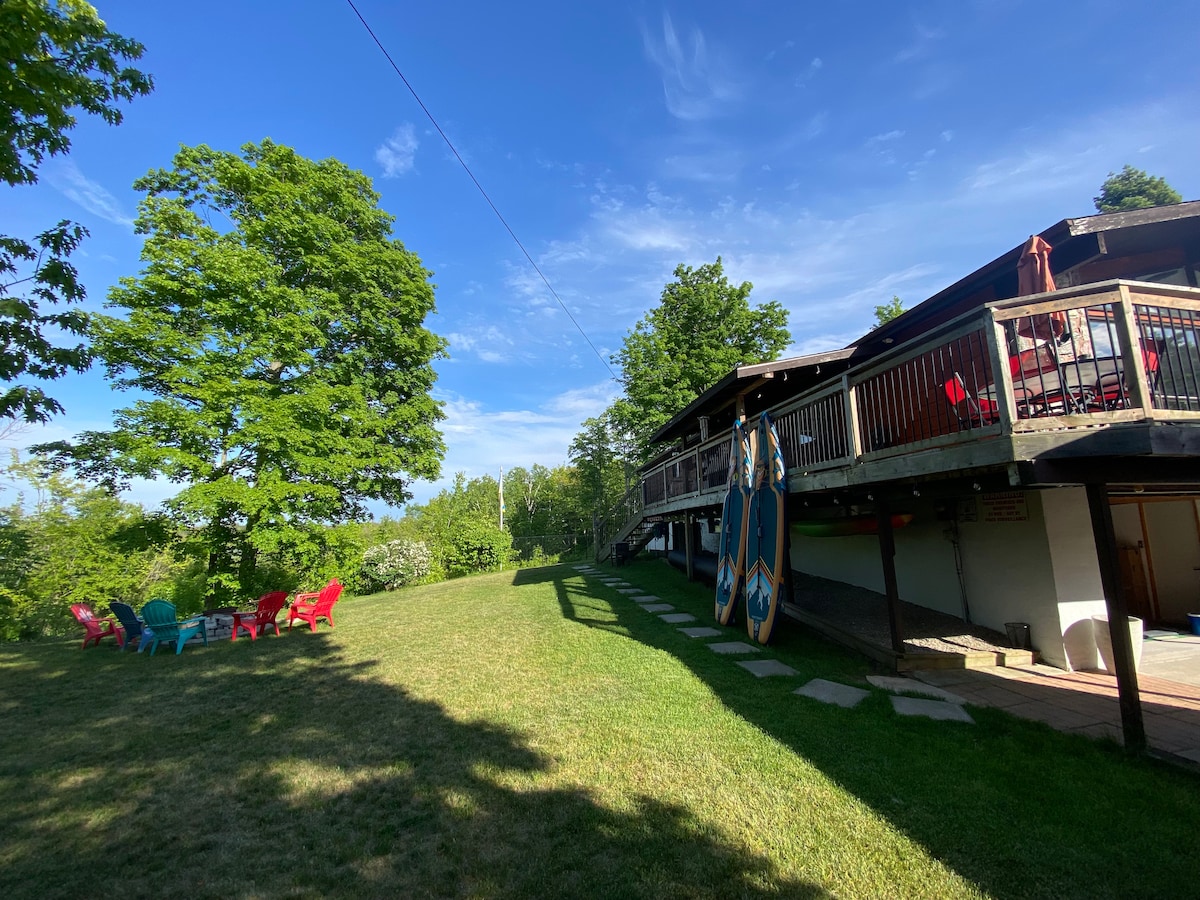 Waterfront Carson Lake cottage