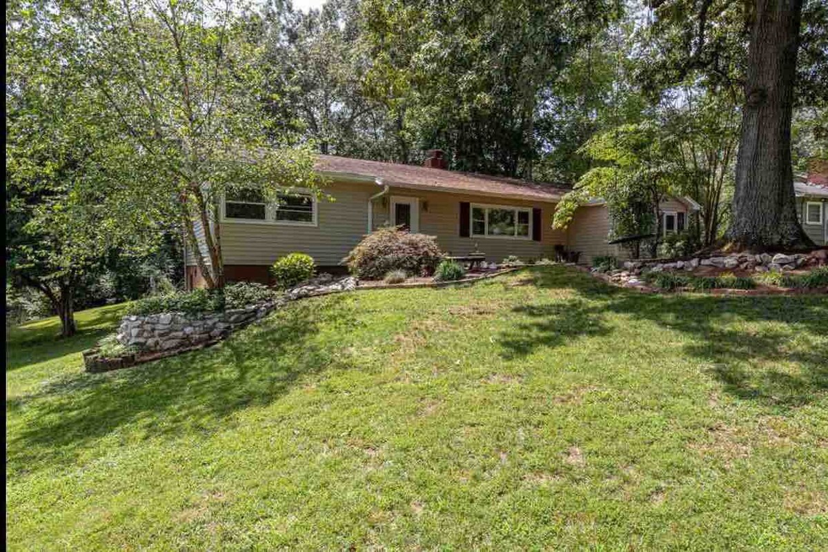 South Knoxville home with patio and trail access