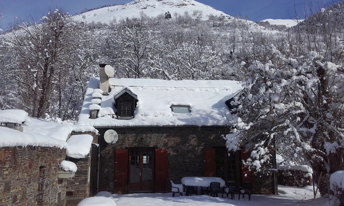 LUCHON 5mn  PEYRAGUDES 15mn CHALET DE CHARME