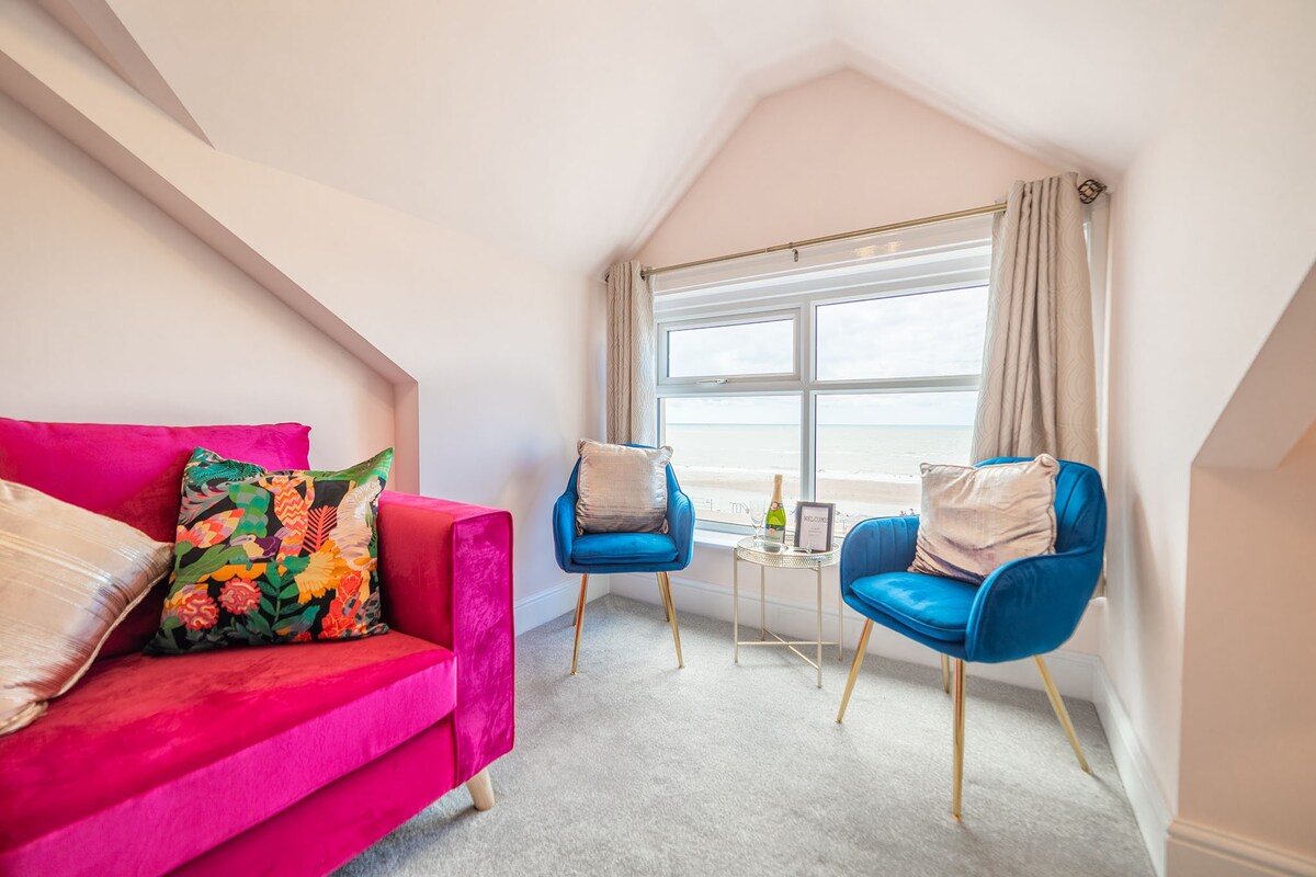 2 bedroom apartment - Sea Views - Low winter rates