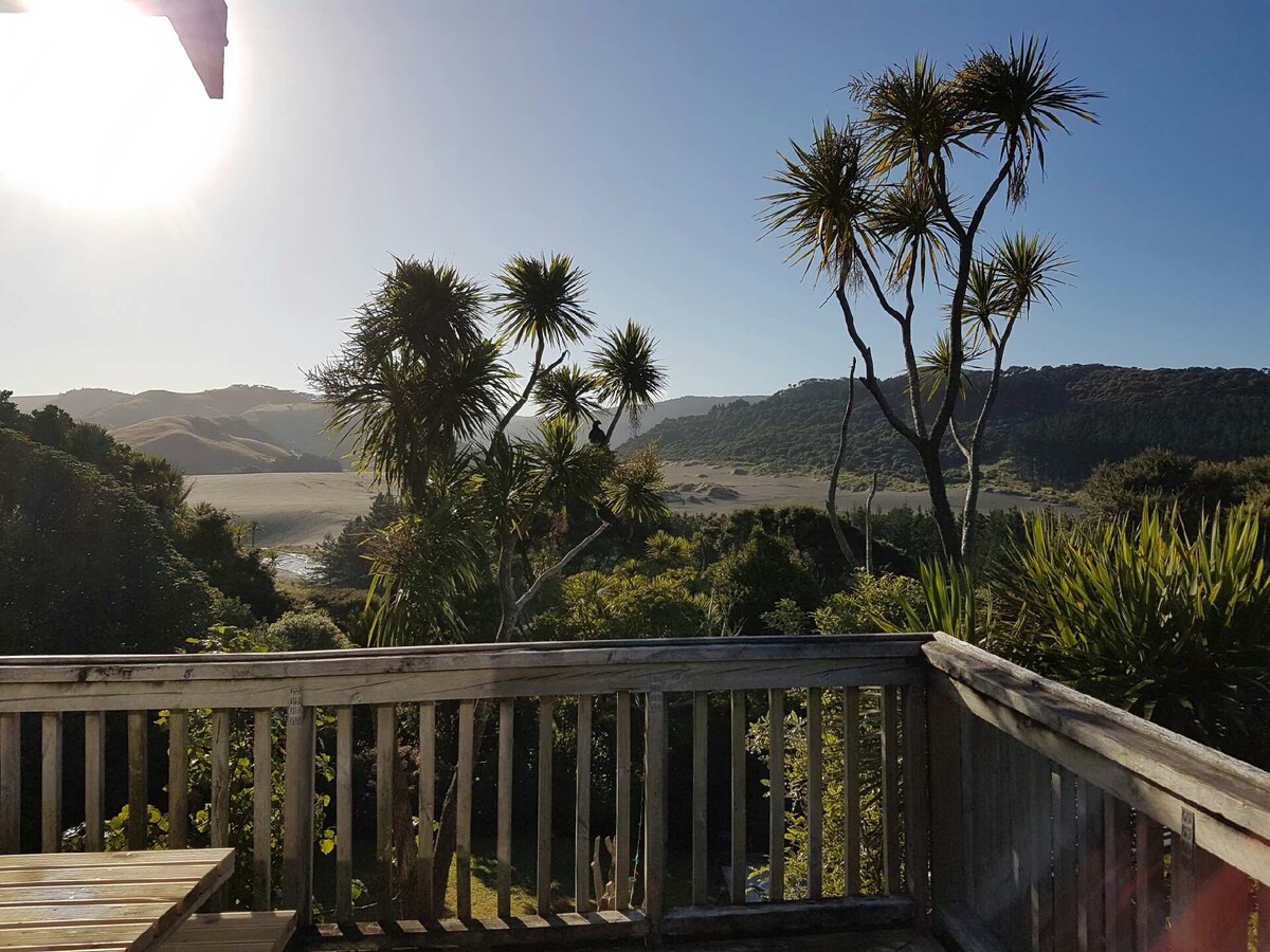 Ruru Cottage at Beautiful Bethells Beach