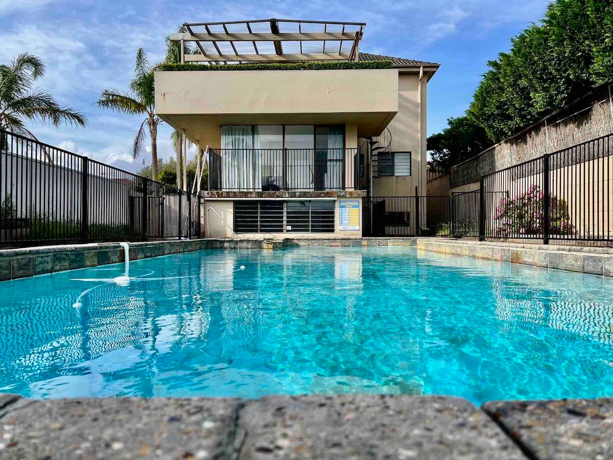 Stunning House w Pool: City & Harbour Bridge View