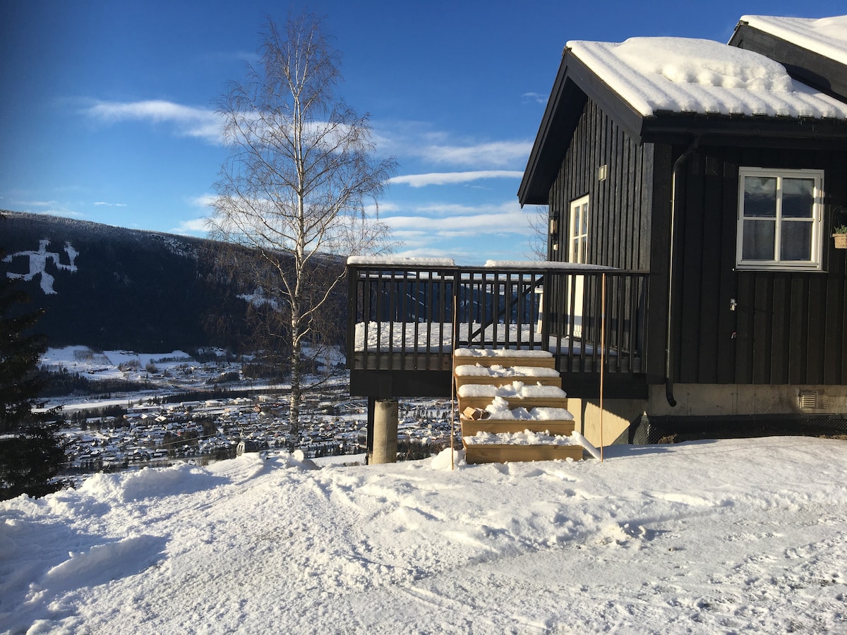 Cozy cottage in Hafjell ski in/out, stunning view.