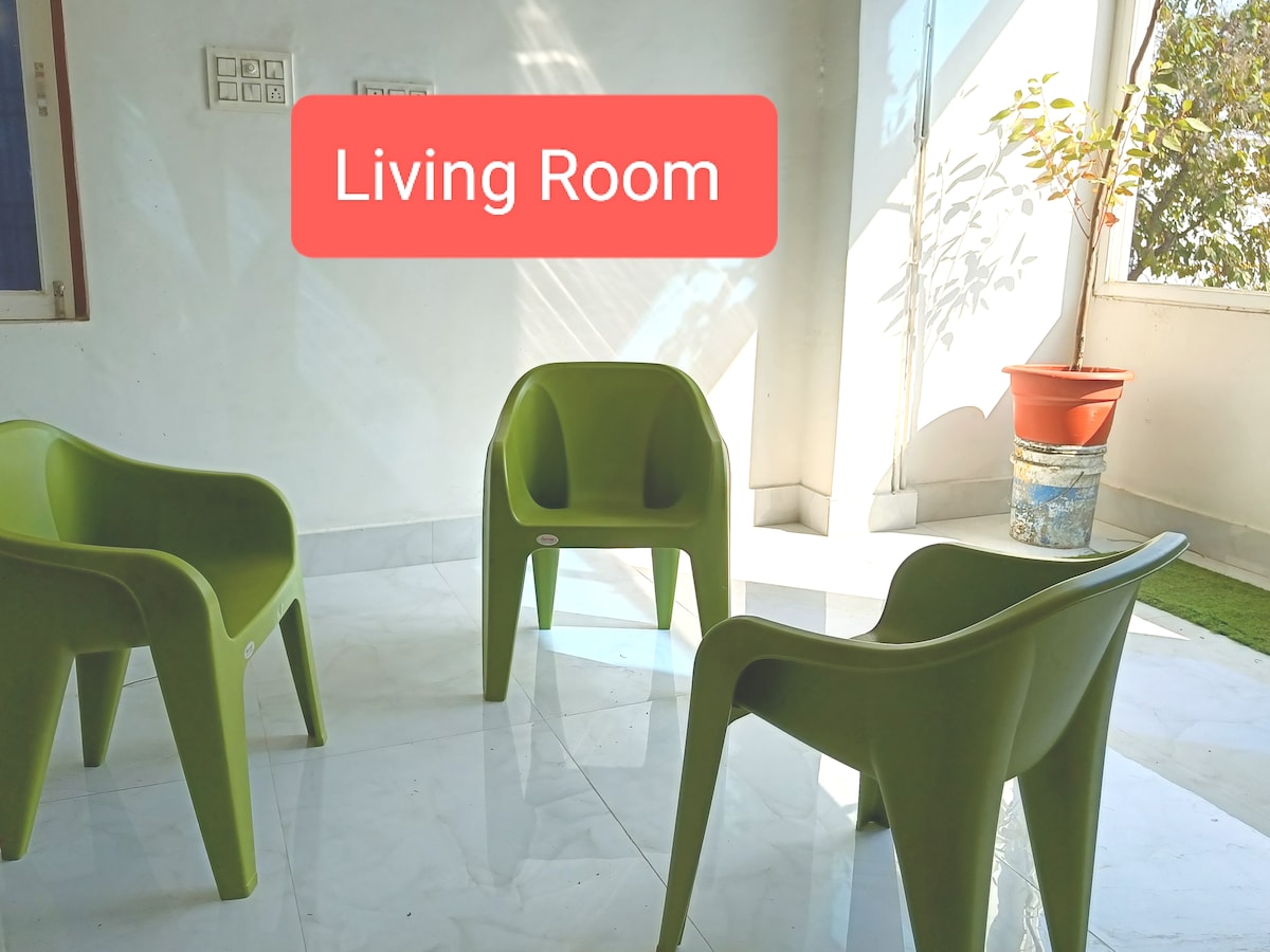 Luxurious 2BHK AC studio apt 20 minutes from Ghats