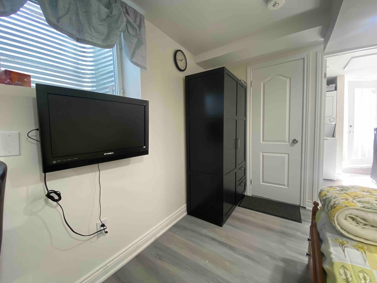 Private Studio apartment in Brampton