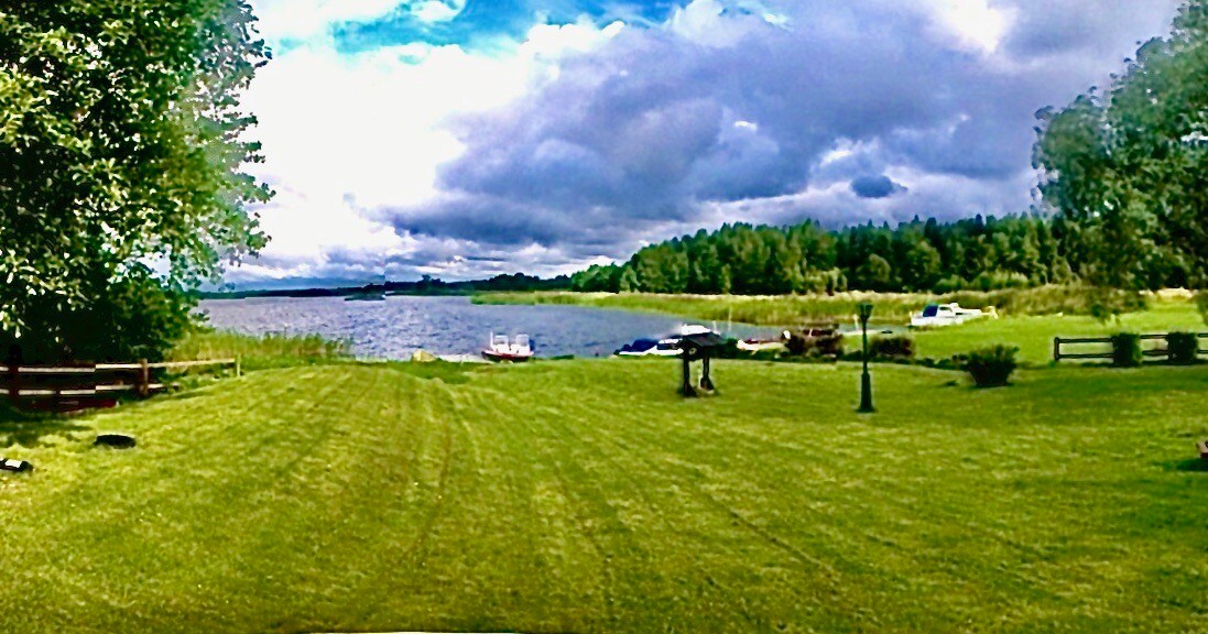 位于罗斯拉根的湖畔地块，可欣赏海景和划艇。