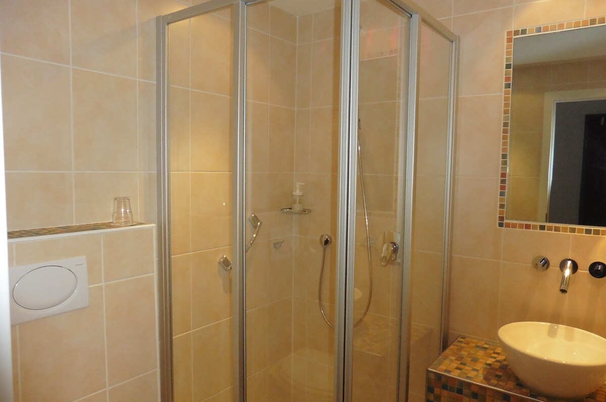 Glücklich客房（ Horgenzell ） ，双人房， 24平方米，带淋浴间和马桶