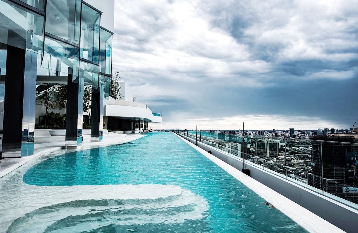 skypool @ Asoke rama9 joddfair 2间卧室和2个卫生间