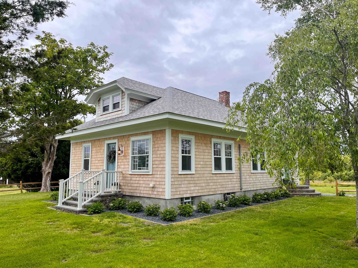 Sakonnet Bungalow by the Vineyard