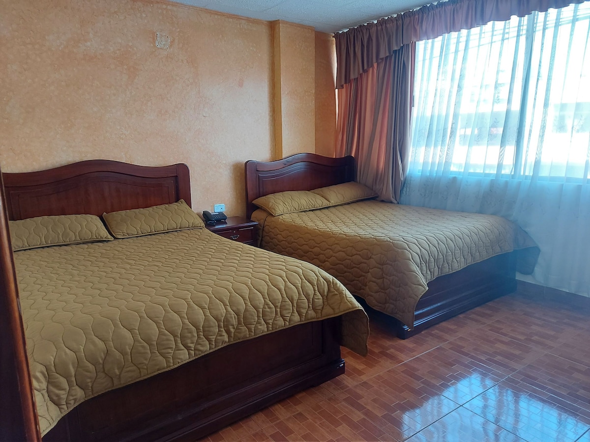 Hotel Nacional是一家
美丽而经典的酒店，位于拉塔昆加舞者的典型土地的中心，房间舒适，可容纳一至两人。 
我们将为您提供帮助，满足您的需要！
入住时间： 24小时 
退房时间： 24小时