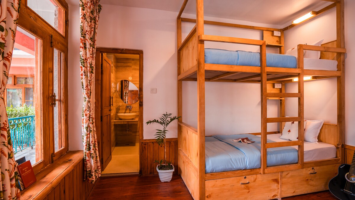 Bed in 6-Bed Mixed Dormitory @ Keekoo Manali
